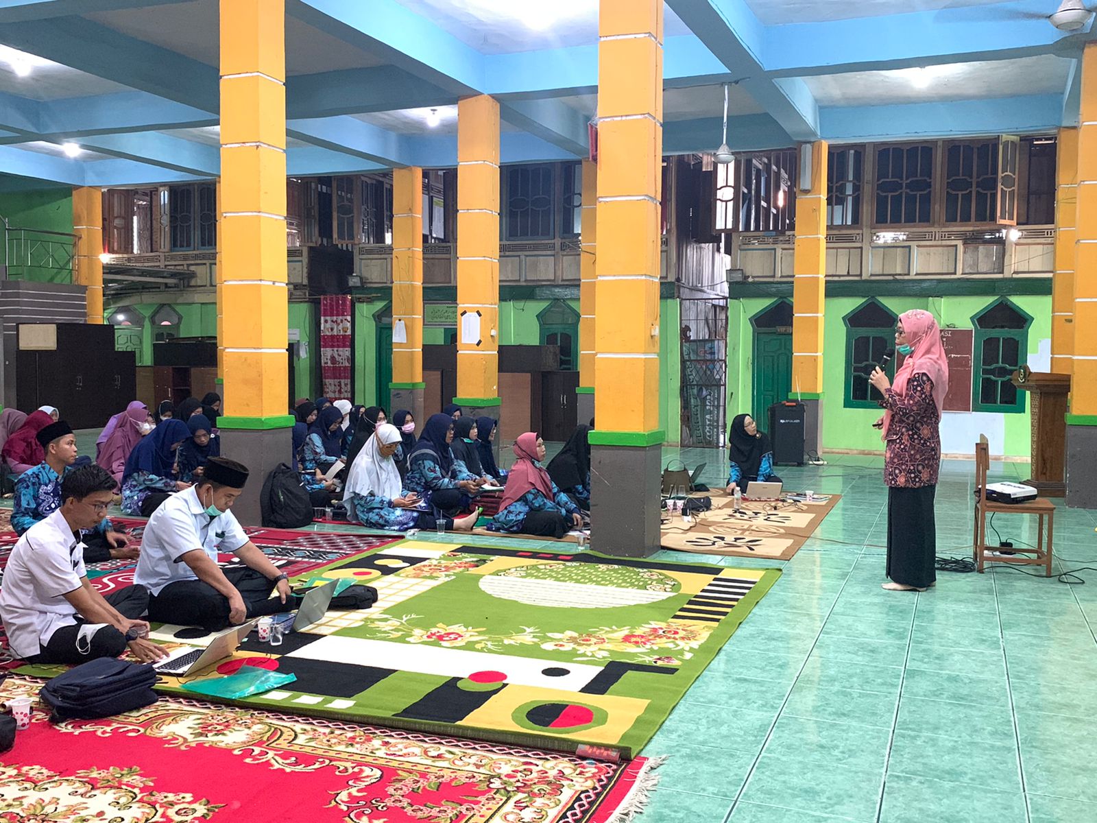 Workshop Penyusunan Kisi-kisi Soal, Pembuatan Soal, dan Analisis Butir Soal pada Madrasah Aliyah Al-Ittifaqiah Indralaya Ogan Ilir